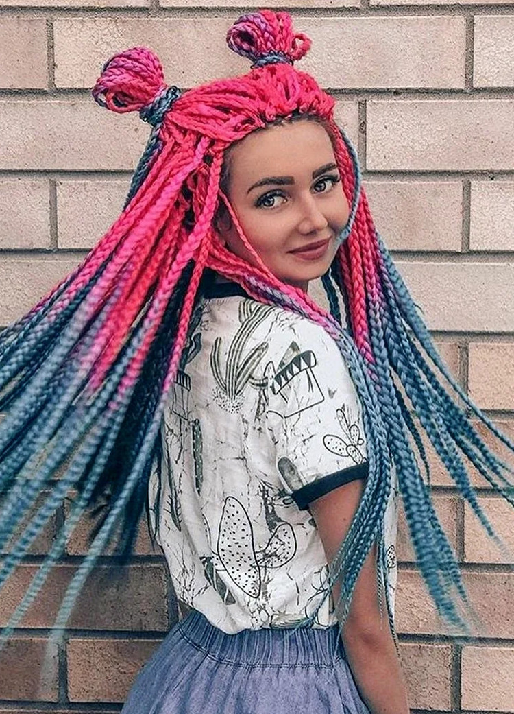 Яркие красивые женские косы с канекалоном